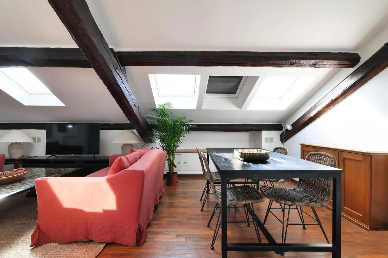 Elegant P.Venezia Attic Apartment Milan